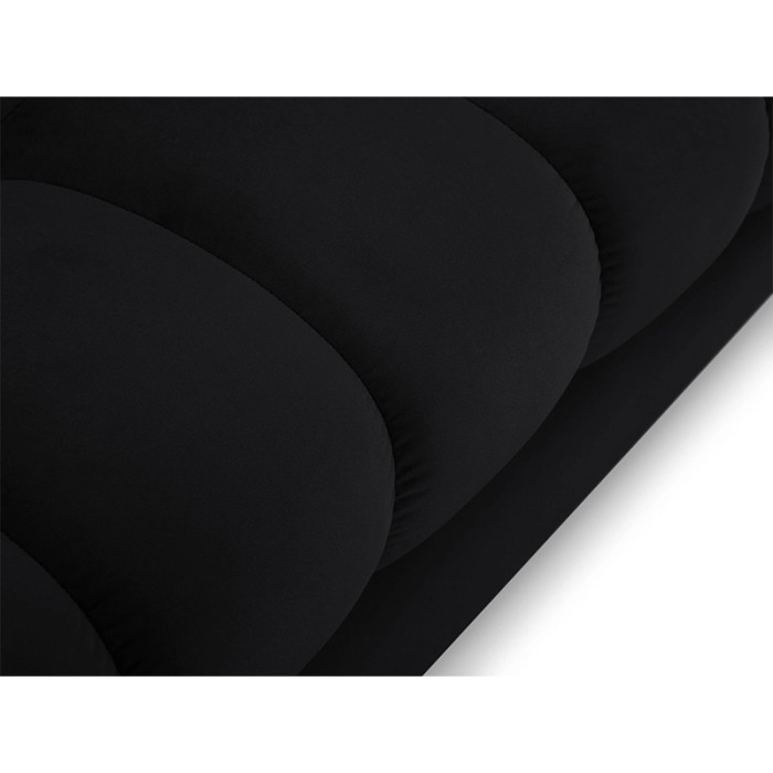 Haluta chaise longue in zwarte stof met gewatteerde zitting, metalen poten en modern design 2.jpg